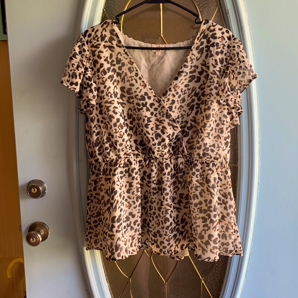 DIZZY GAL, tan with leopard print blouse size XL
